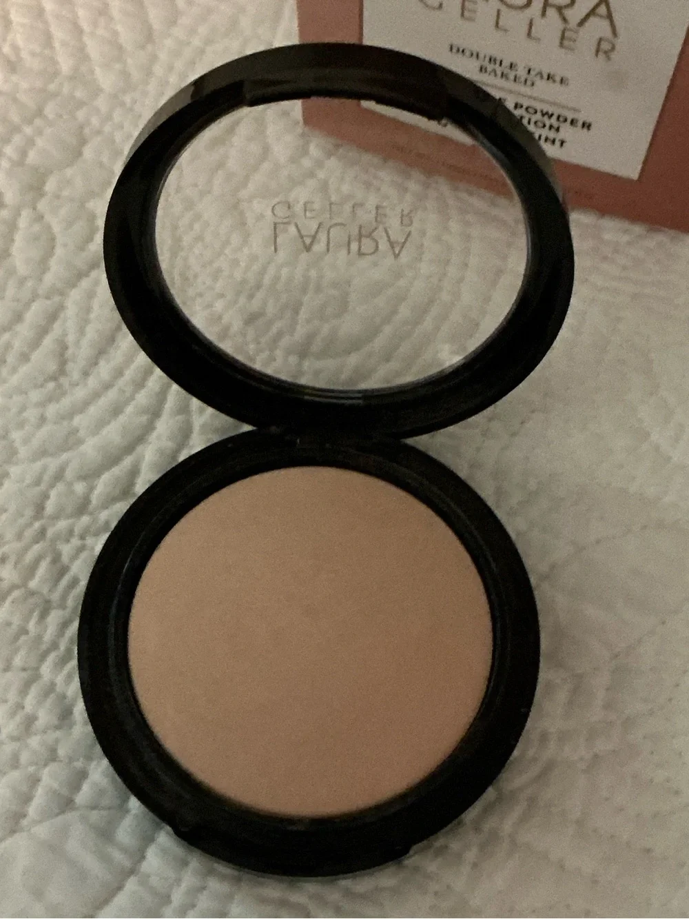Laura Geller Pressed Setting Powder in Beige-Tan